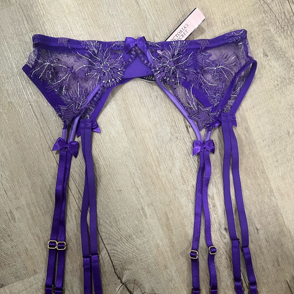 NWT Victoria’s Secret Garter Belt Size XS/S